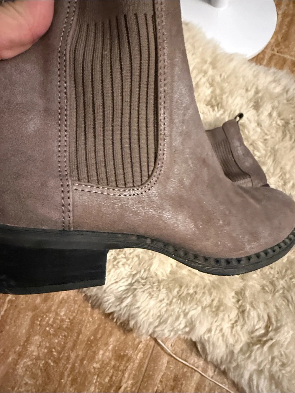 Kenneth Cole sleek chelsea
